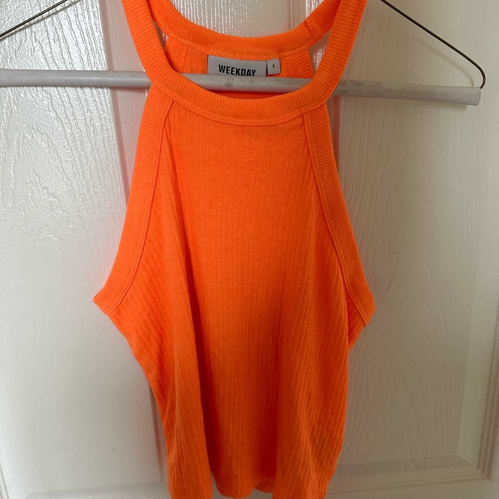 Bright orange ribbed halter tank 🧡perfect for summer. 🍑🍊✨